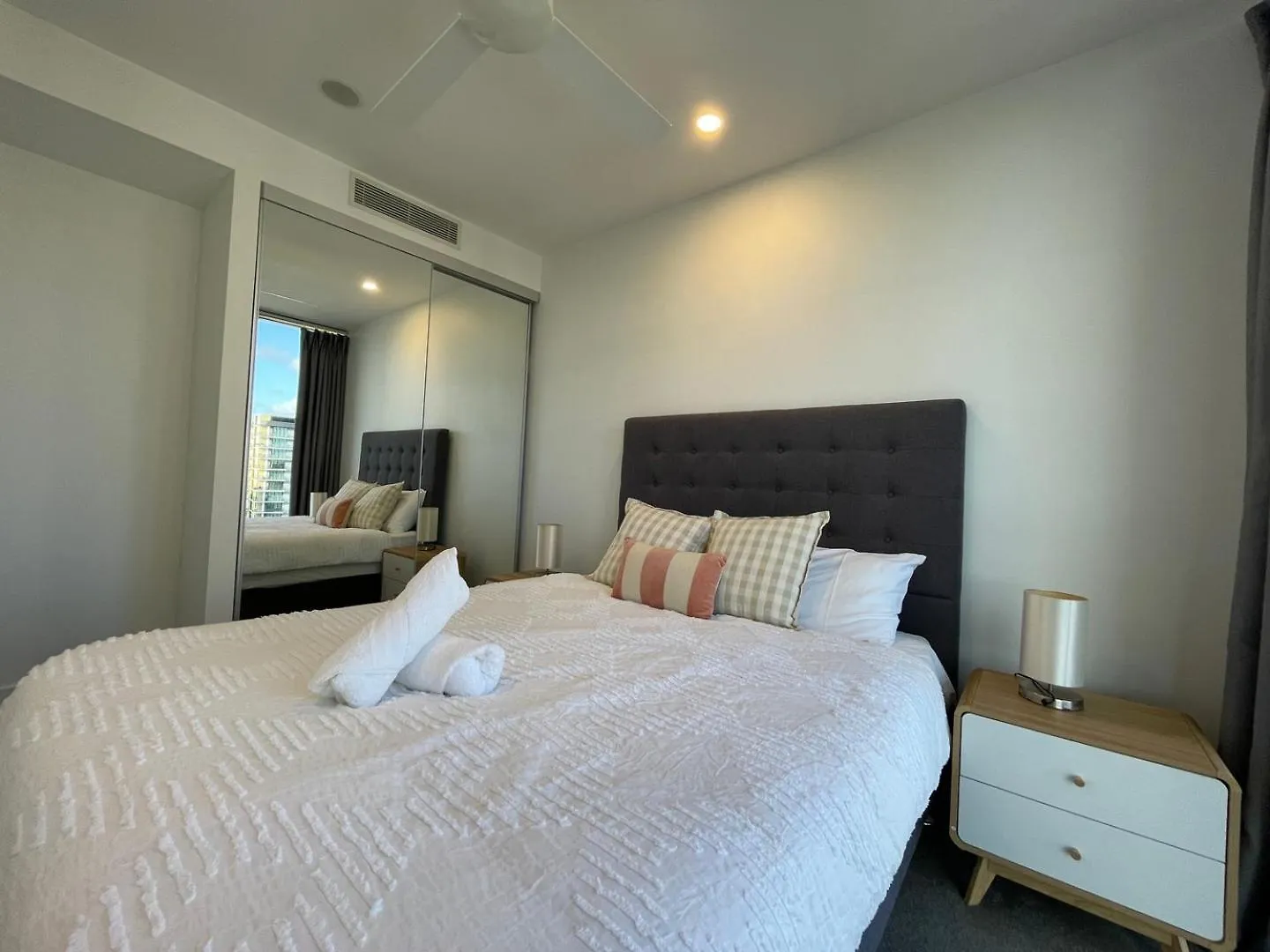 Cozy 2-Bedroom Apartment With Spacious Balcony Brisbane