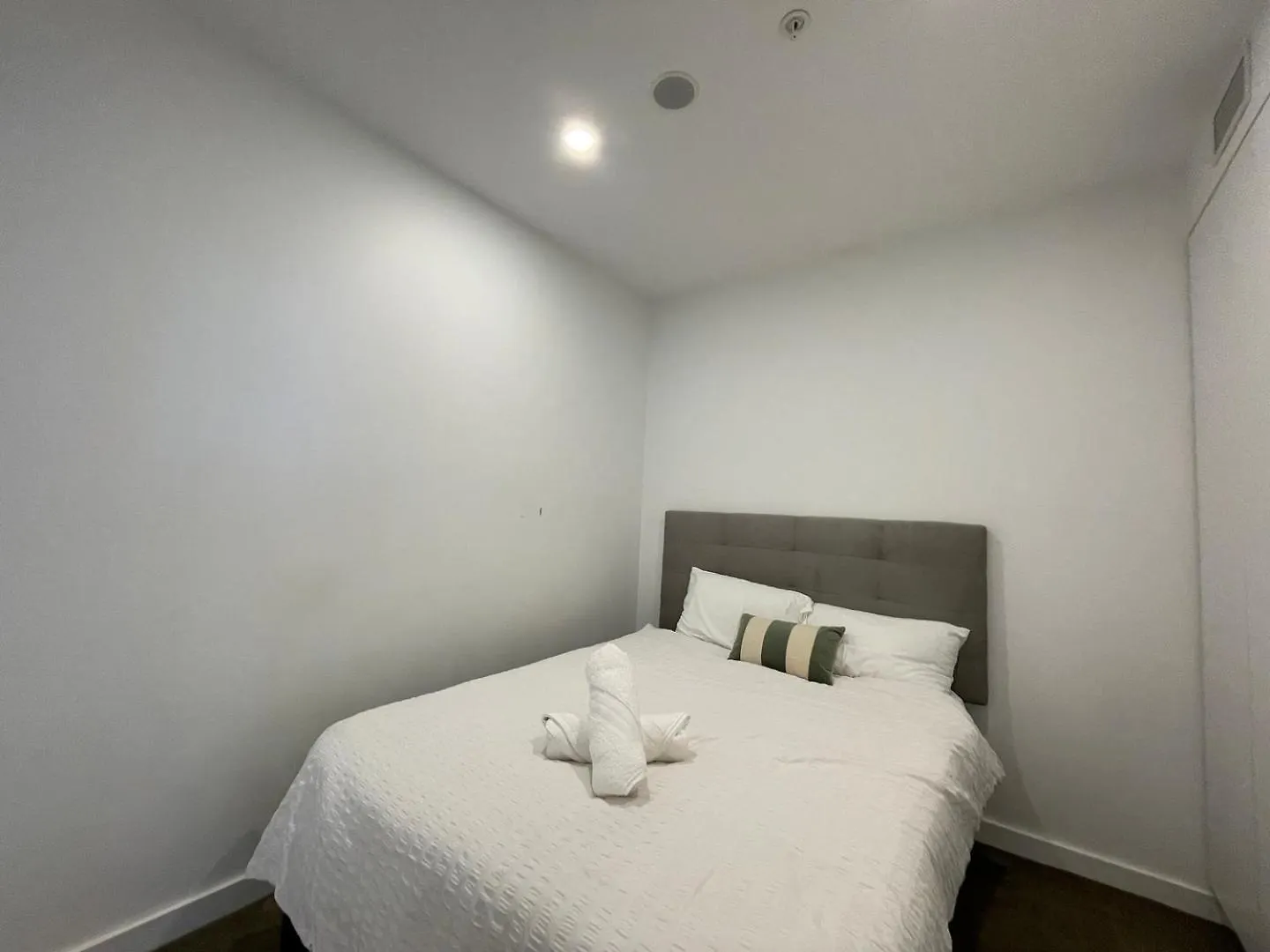 Cozy 2-Bedroom Apartment With Spacious Balcony Brisbane 0*,