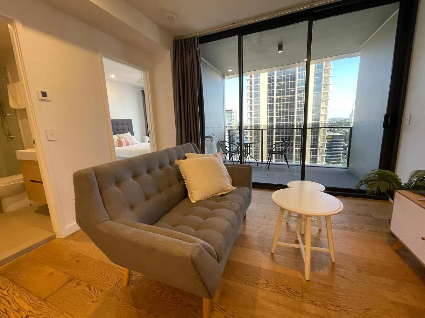 Cozy 2-Bedroom Apartment With Spacious Balcony Brisbane