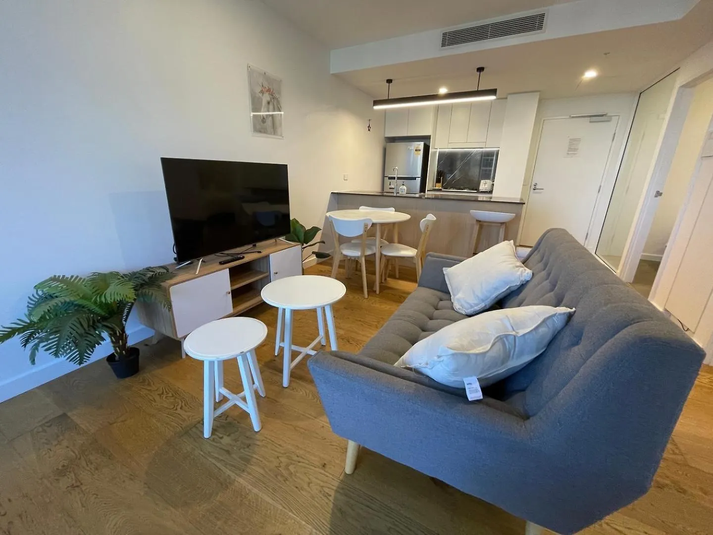 Cozy 2-Bedroom Apartment With Spacious Balcony Brisbane 0*,