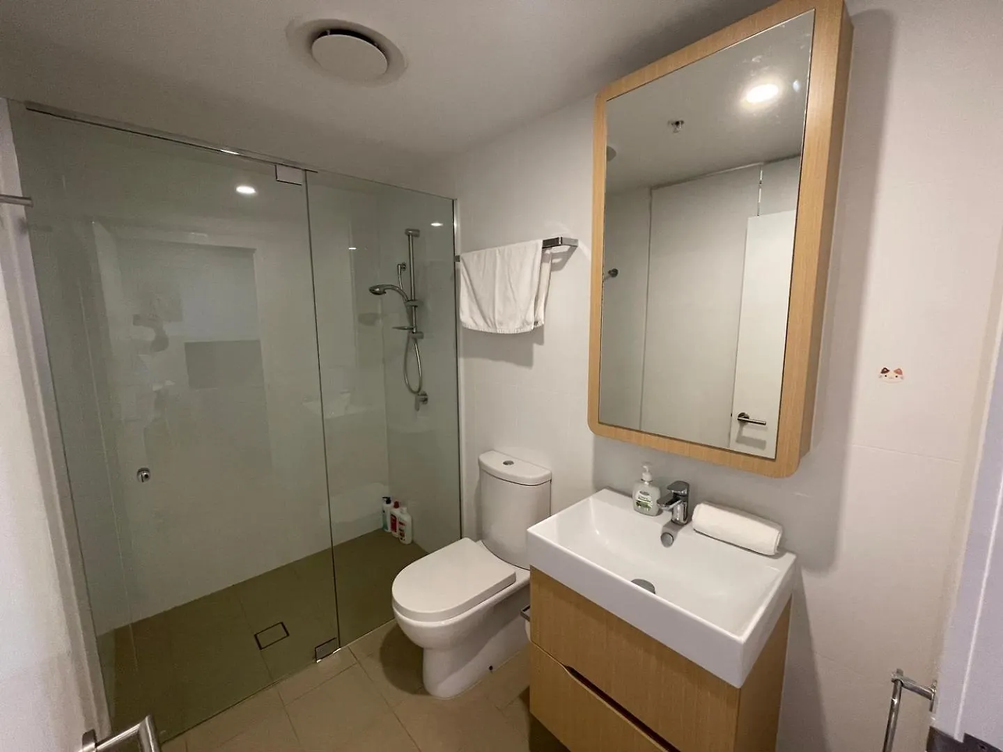 Cozy 2-Bedroom Apartment With Spacious Balcony Brisbane