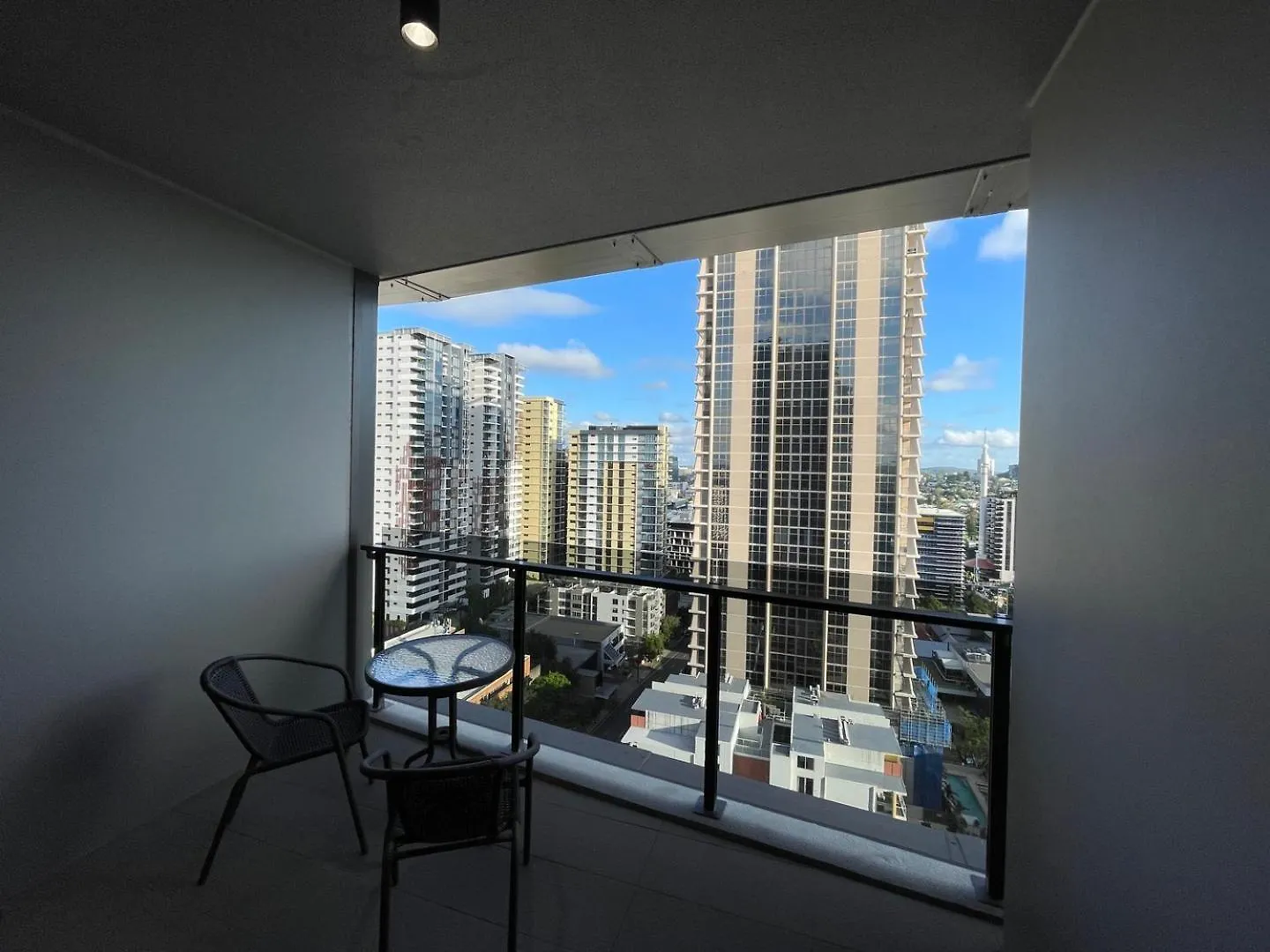 Cozy 2-Bedroom Apartment With Spacious Balcony Brisbane Australia