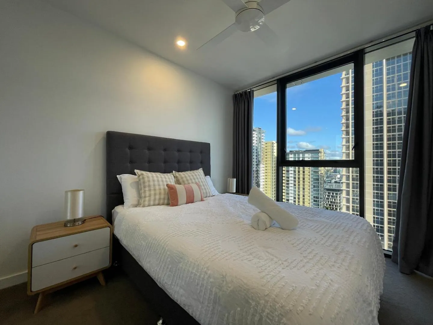Cozy 2-Bedroom Apartment With Spacious Balcony Brisbane Australia