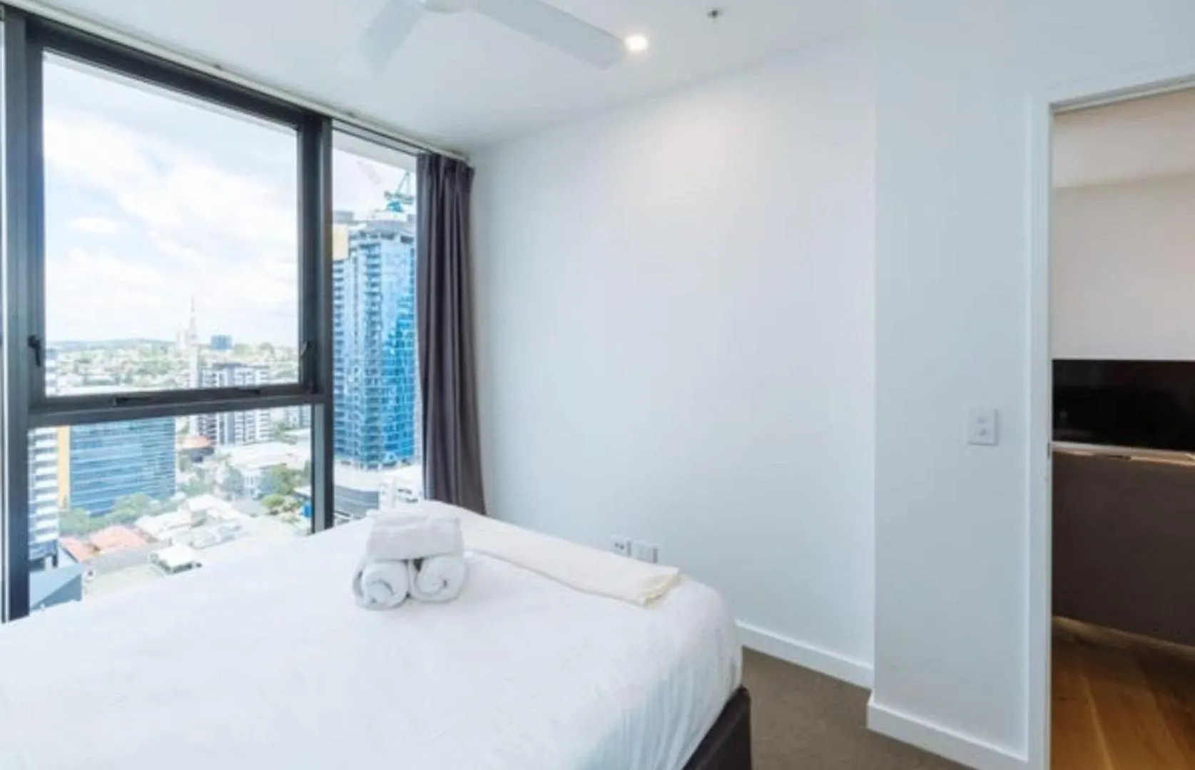 Cozy 2-Bedroom Apartment With Spacious Balcony Brisbane