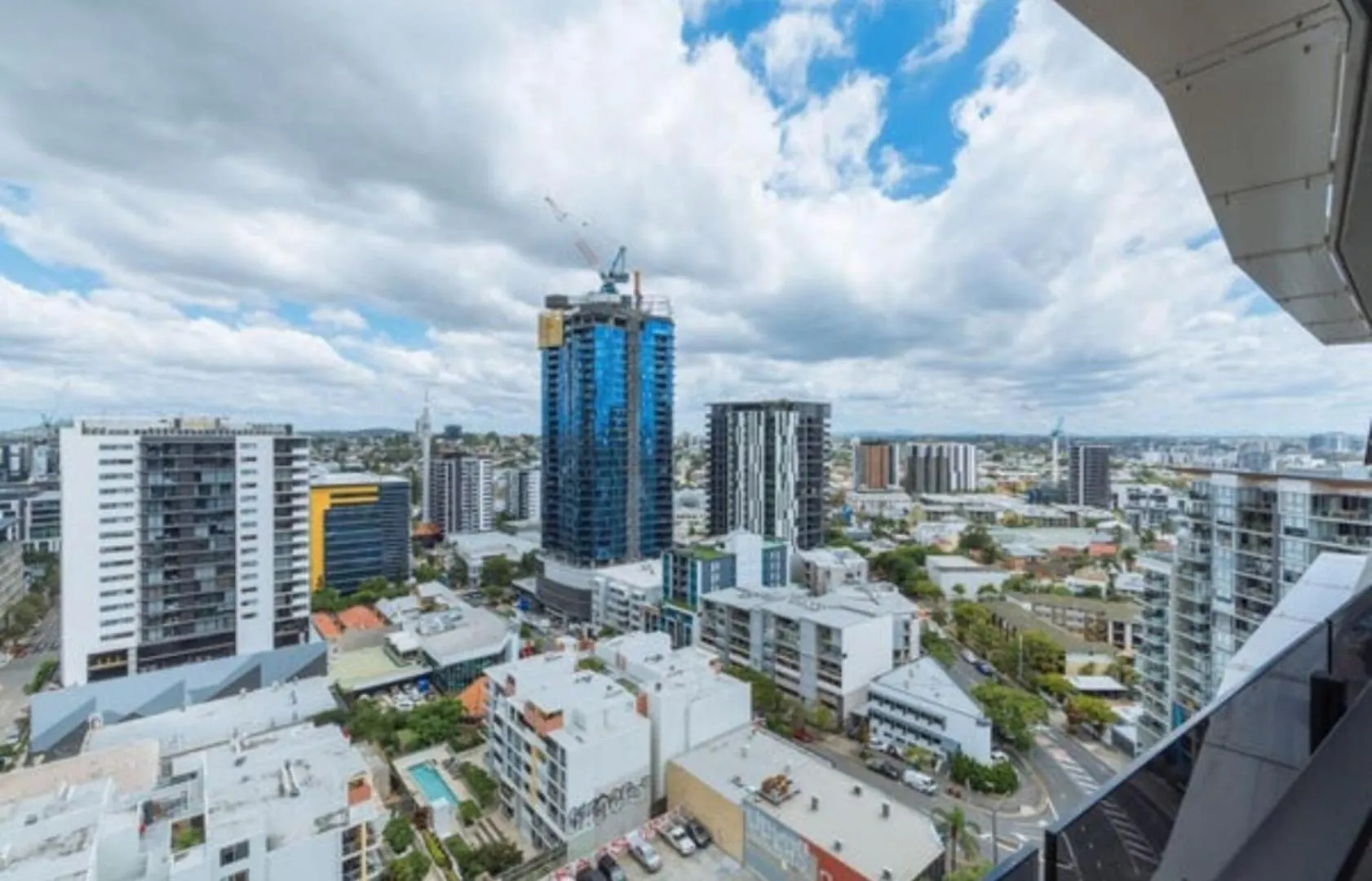 Cozy 2-Bedroom Apartment With Spacious Balcony contacts